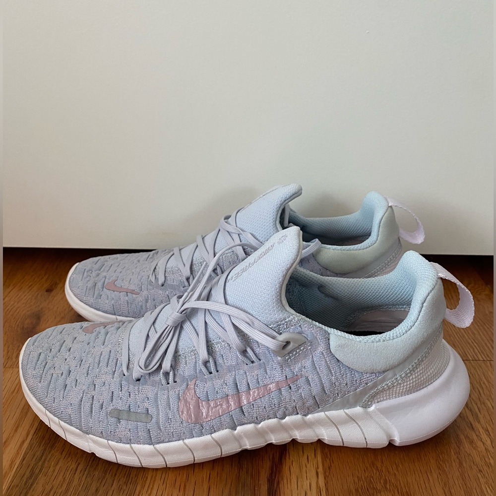 Nike Free Run 5.0 tennis shoes. Women’s size 8.